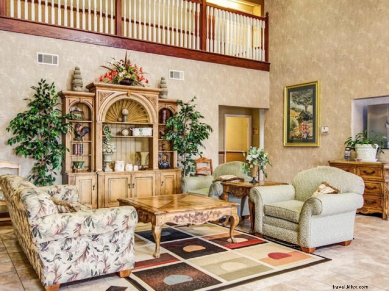 Comfort Suites: Premium Stay Near Robins Air Force Base