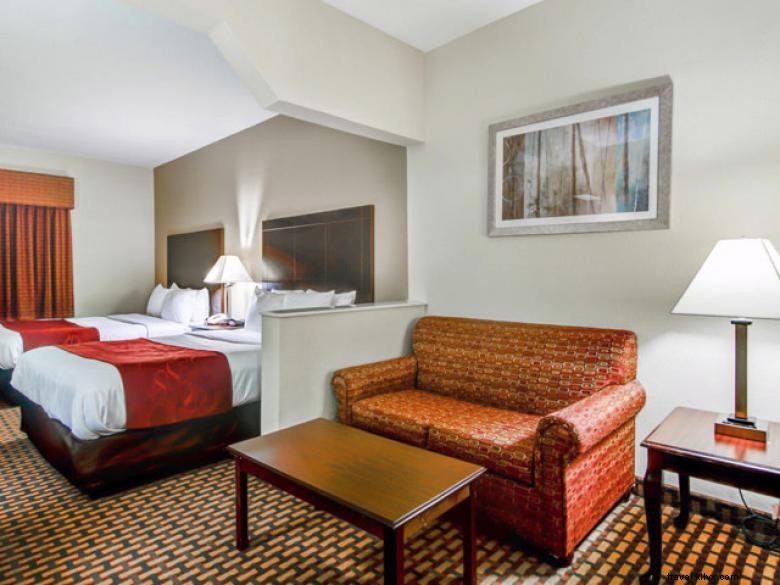 Comfort Suites: Premium Stay Near Robins Air Force Base