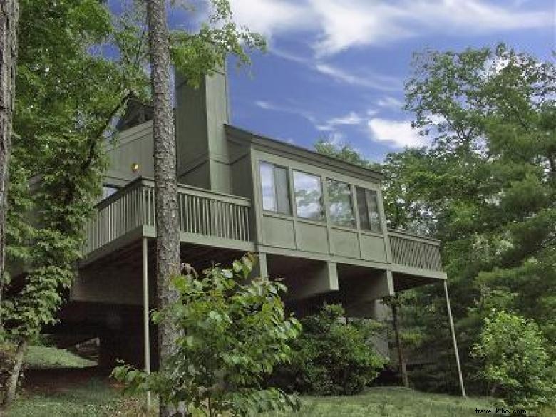 Experience Luxury Living at Petit Crest Villas – Relax by Lake Disharoon