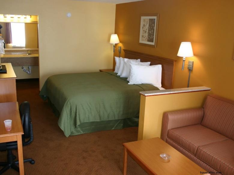 Quality Inn & Suites Cartersville – Comfortable Family-Friendly Hotel