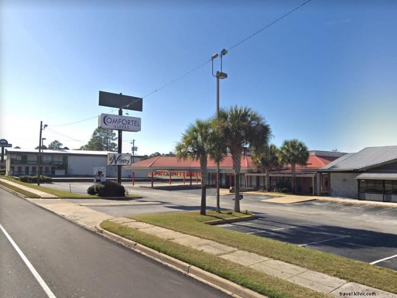 Comfortel Suites – 100-Room Douglas Hotel with Pool & Restaurant