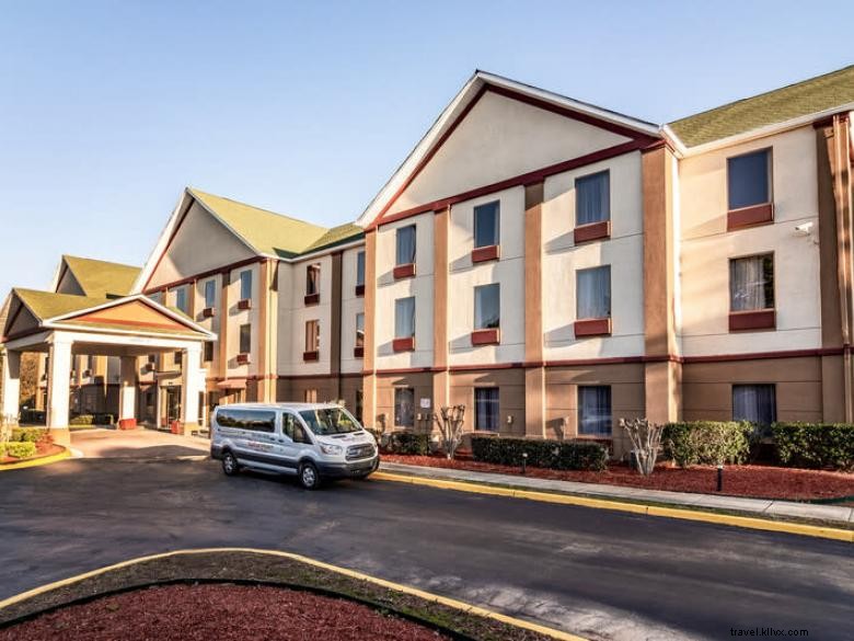 Red Roof PLUS+ Suites Atlanta Airport South – Comfort & Convenience