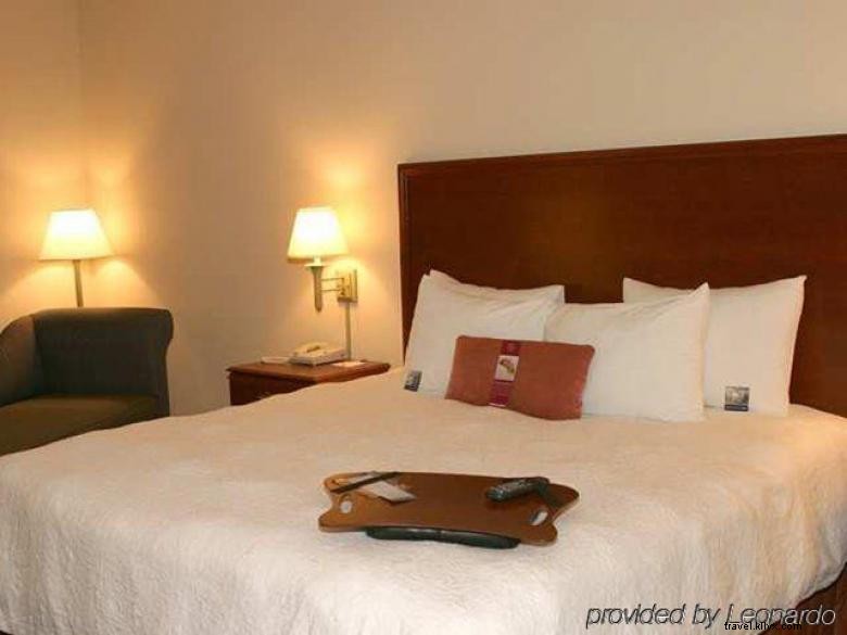 Stay Comfortable at Hampton Inn Perry – Modern Rooms & Friendly Service