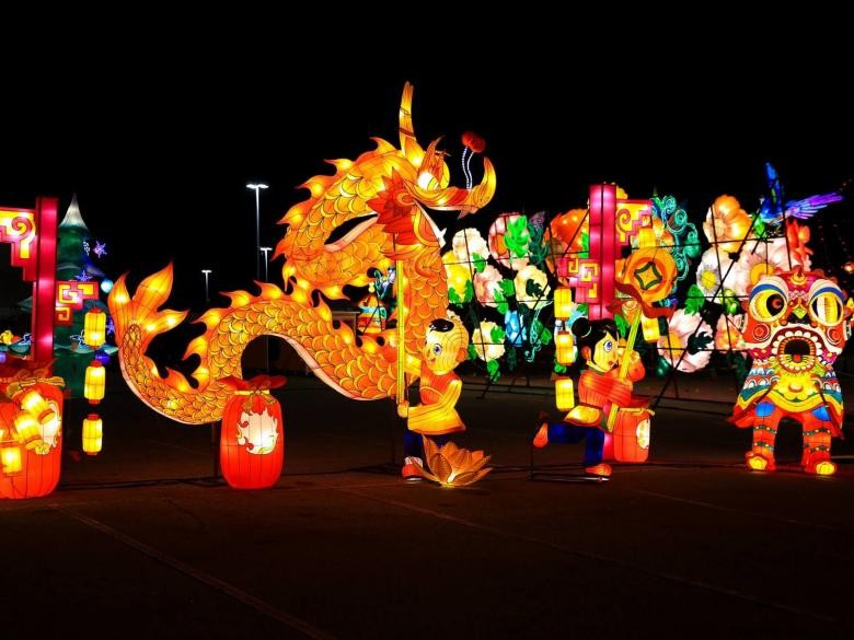 Illuminate Chinese Lantern Festival and Acrobat Show – A Spectacular Cultural Experience