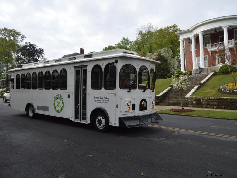 Experience Historic Rome on Our Victorian Christmas Trolley Tour