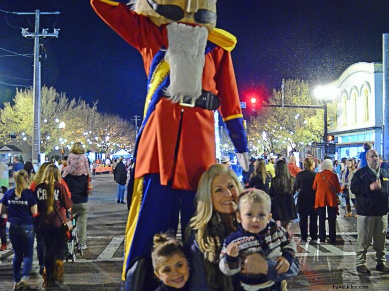 Experience the Victorian Christmas Festival – Santa, Stilt Walkers, and Caroling Traditions