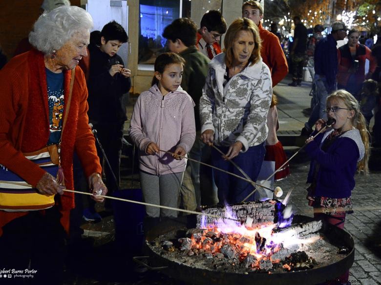 Experience the Victorian Christmas Festival – Santa, Stilt Walkers, and Caroling Traditions