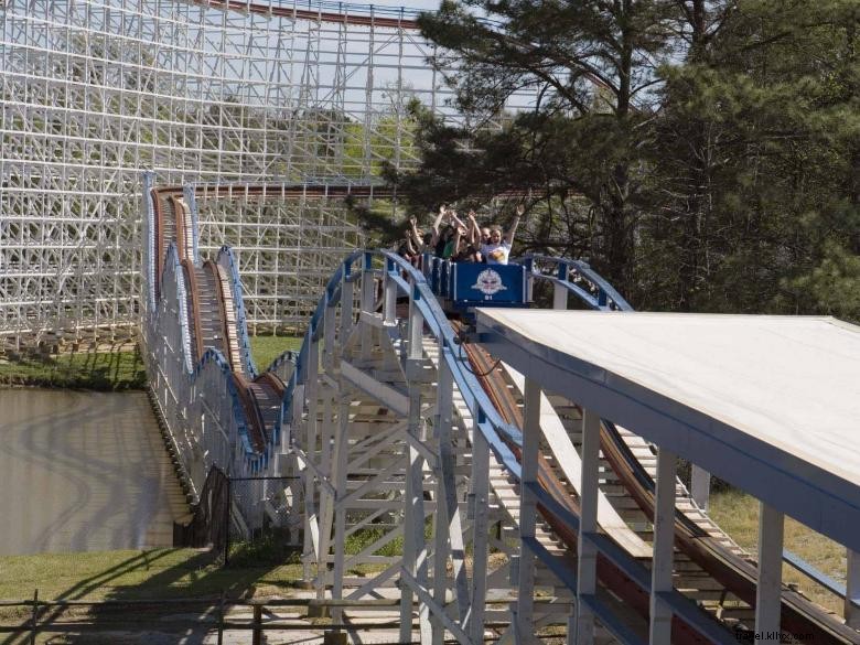 Experience Thrills at Six Flags Over Georgia – Premier Amusement Park