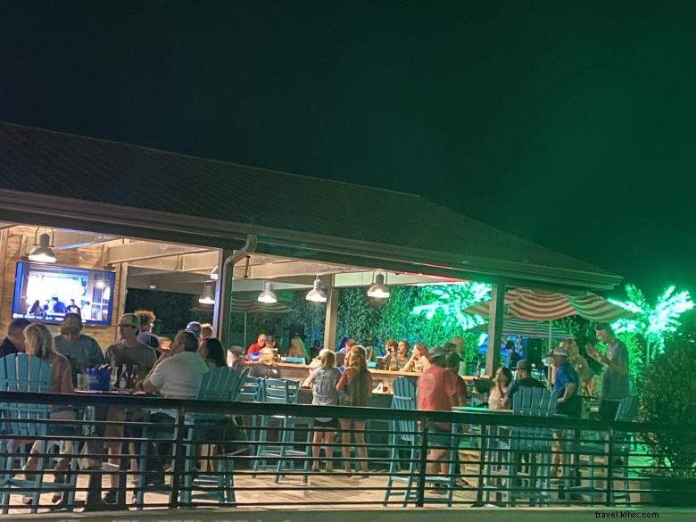 Premium Saltwater Fishery & Flybridge Rooftop Bar – Fresh Seafood & Scenic Views