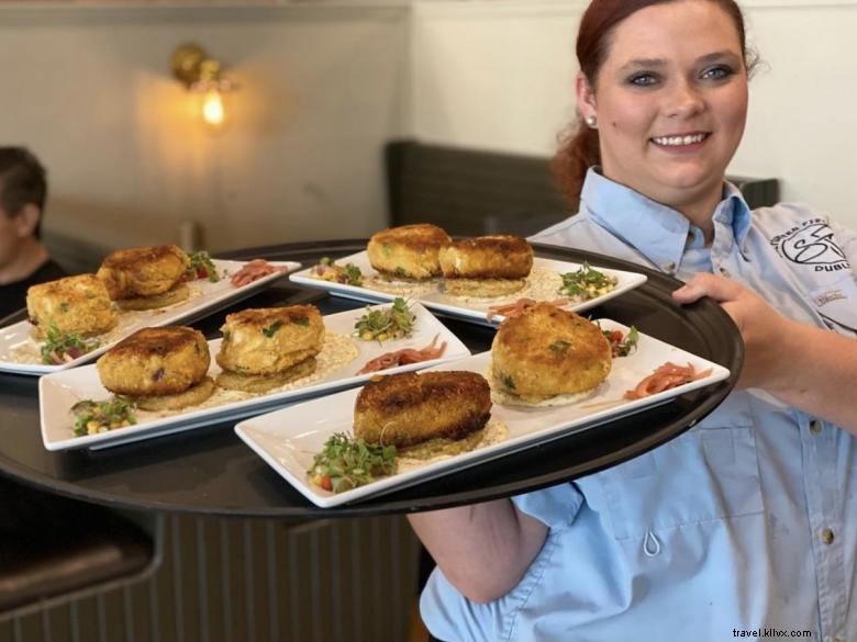 Premium Saltwater Fishery & Flybridge Rooftop Bar – Fresh Seafood & Scenic Views