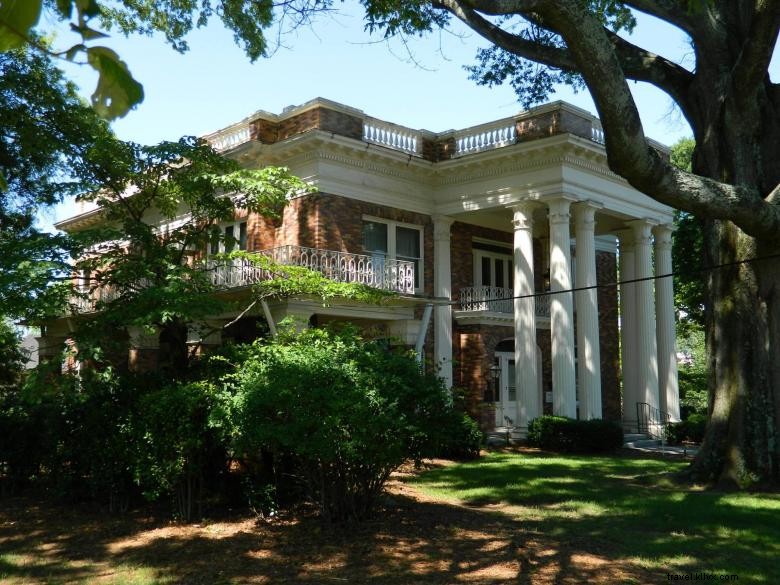 Herndon Home: A Modern Family Haven in Virginia