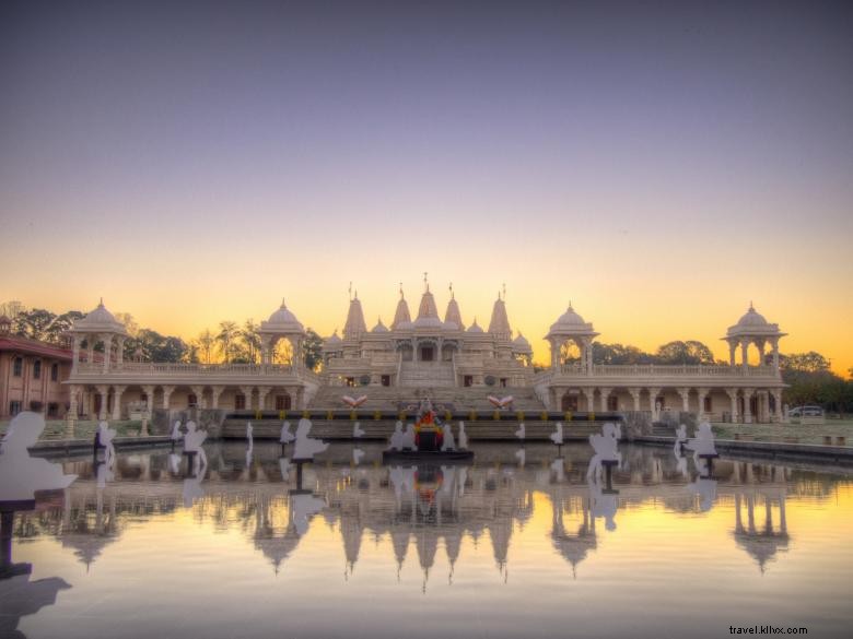 BAPS Shri Swaminarayan Mandir – Spiritual Heritage and Architectural Splendor