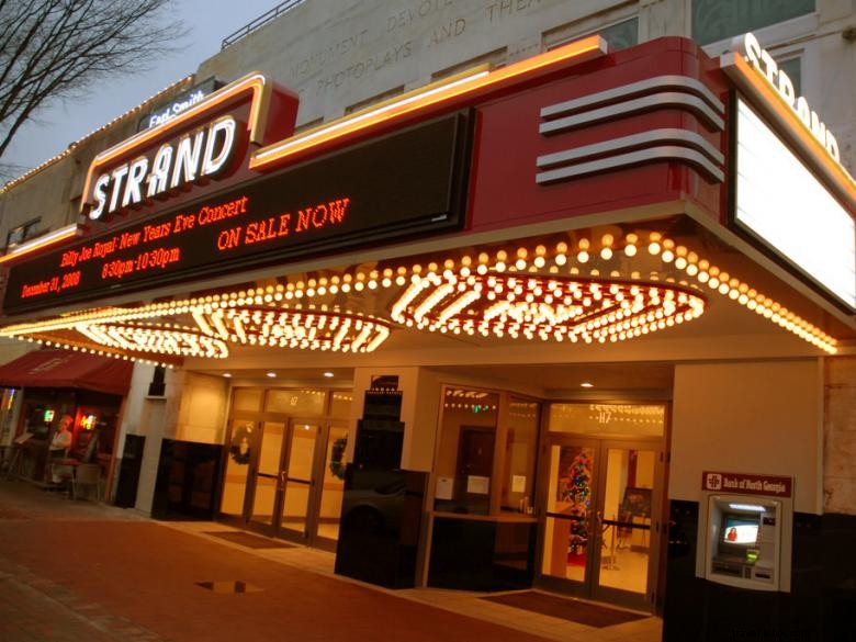 Earl & Rachel Smith Celebrate the Holidays at The Strand Theatre