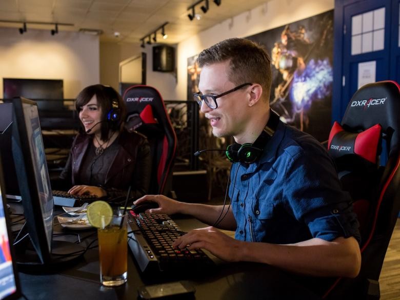 Battle & Brew: The Ultimate Gaming & Beer Experience