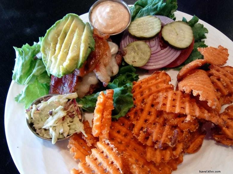 Moondance Bar & Grill – Classic American Dining & Live Music