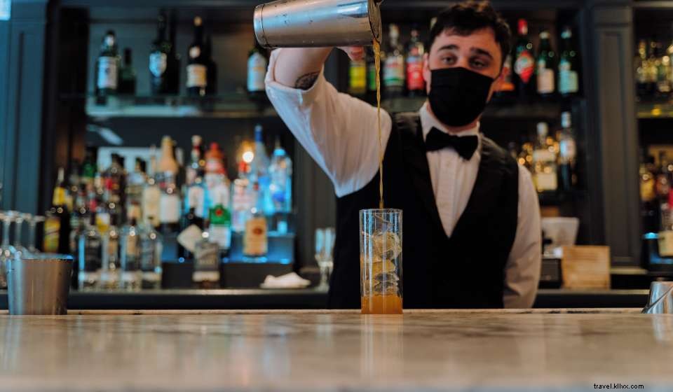 Top Happy Hours in New Orleans: Best Deals & Unbeatable Drinks