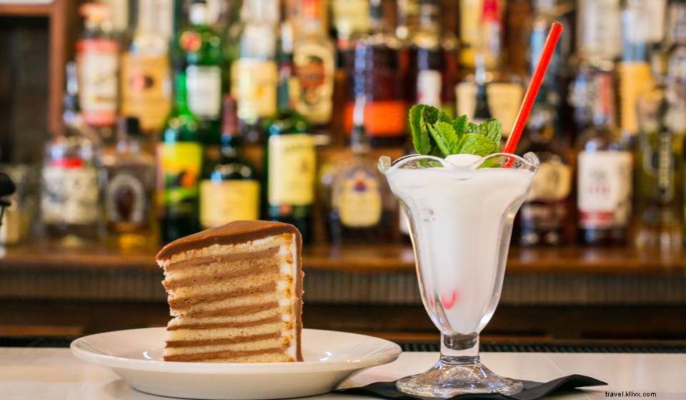 Cozy Bars in New Orleans: The Best Intimate Spots for a Winter Night