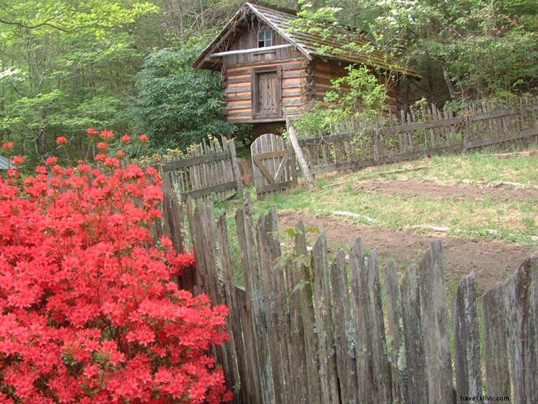 Foxfire Museum & Heritage Center – Discover History & Seasonal Beauty