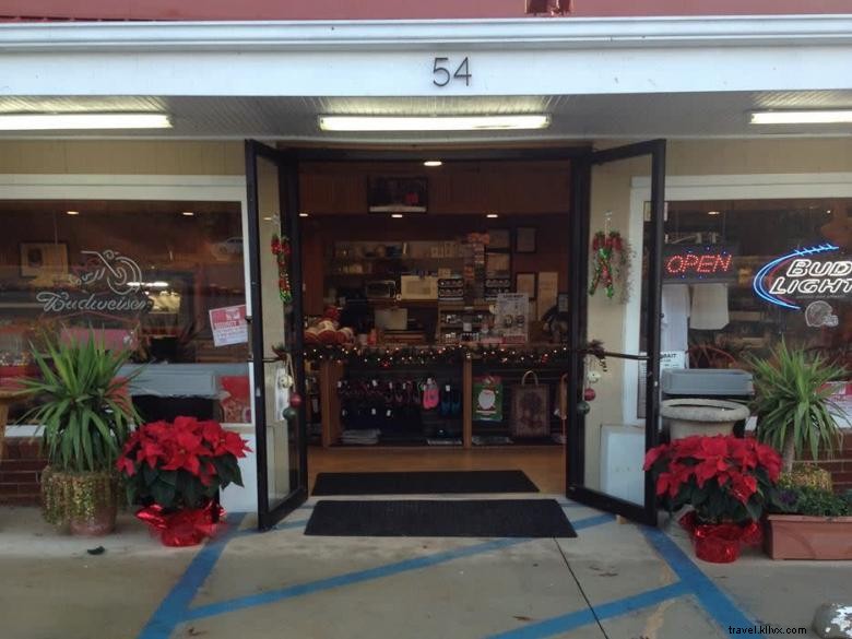 Discover Sac-O-Suds: River Views & Selfie Spot in Monticello’s Historic Heartland