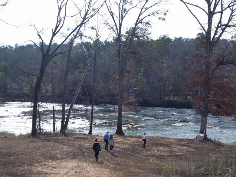 Discover Sac-O-Suds: River Views & Selfie Spot in Monticello’s Historic Heartland