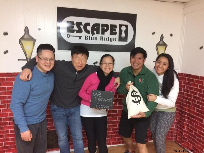 Blue Ridge Escape Room: Thrilling Puzzle Adventure
