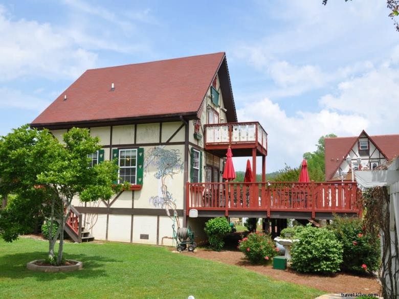 Alpine Mini Golf – Scenic Course Amid Helen’s Mountain Gardens