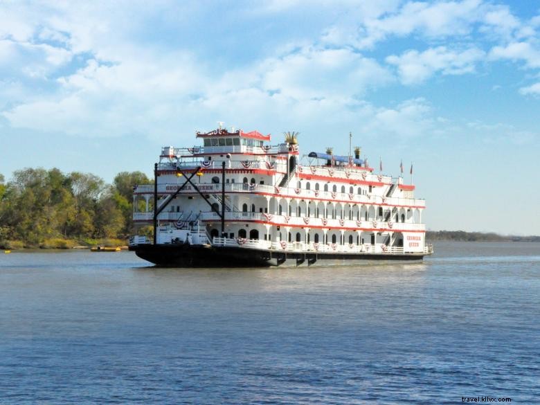 Explore Savannah Riverboat Cruises – Luxury Tours on Georgia’s Rivers