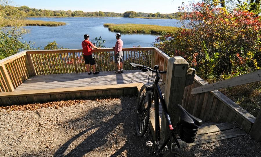 Explore Lake Minnetonka: A Scenic Fall Bike Loop for Cyclists