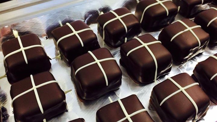 13 Must‑Try Hot Cross Buns in Brisbane: Fresh, Soft & Delicious