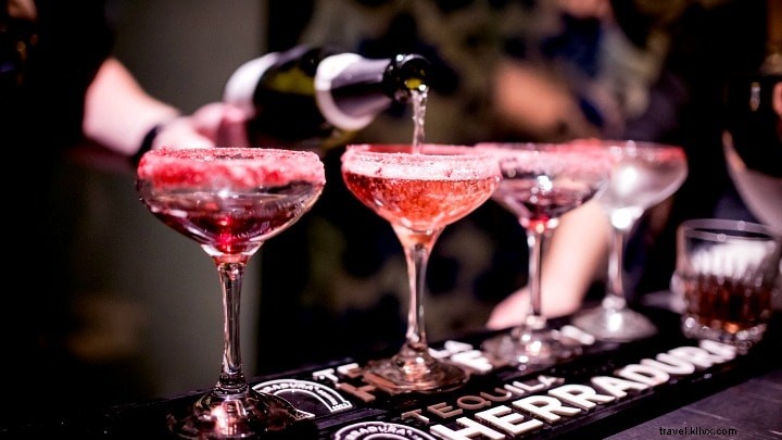 Discover Brisbane’s Top 31 Cocktail Bars – Join the Mixology Scene