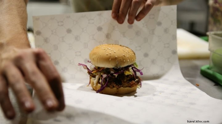 Discover Brisbane’s Best Burgers: Classic, Vegetarian & Vegan Options