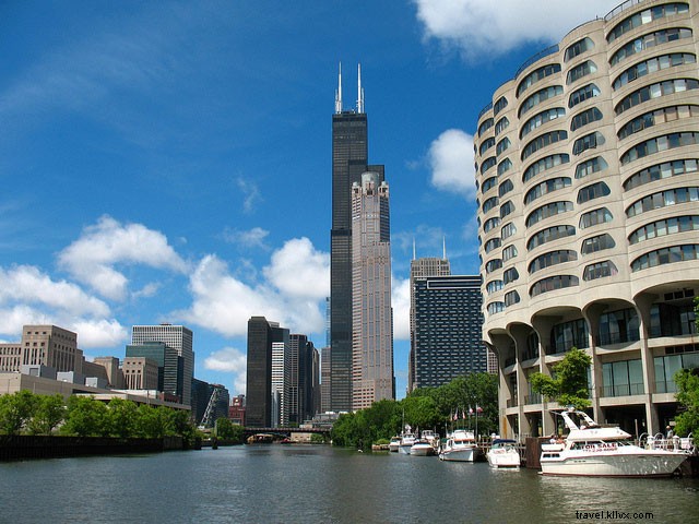 Explore Chicago’s Iconic Architecture: A Comprehensive Tour Guide