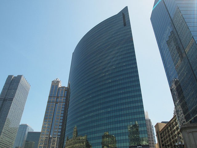 Explore Chicago’s Iconic Architecture: A Comprehensive Tour Guide