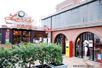 Explore Ghirardelli Square: San Francisco’s Ultimate Chocolate & Shopping Destination