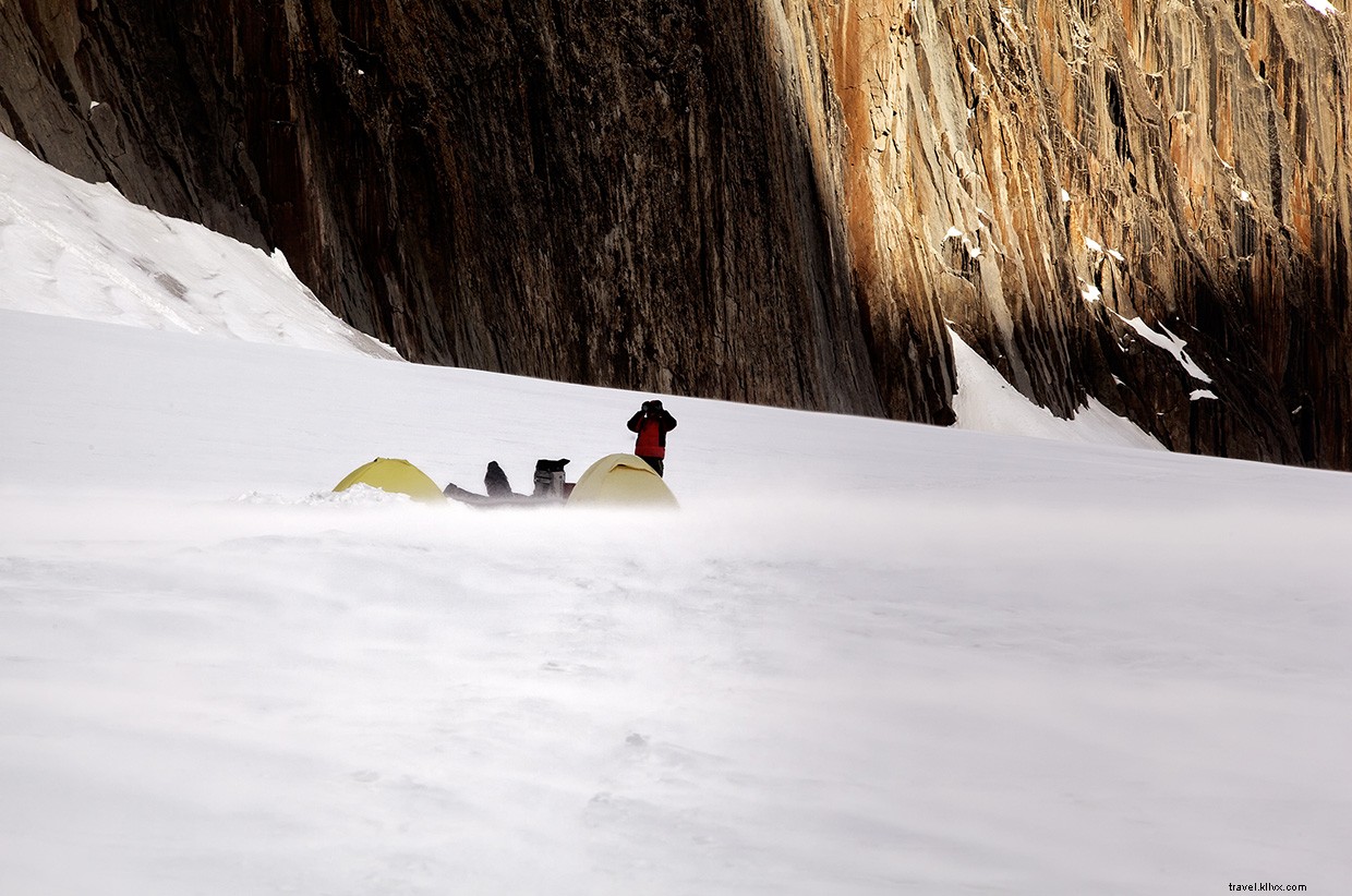 Tyndýk: Yurt Roof Vent and Kyrgyz Flag Symbol