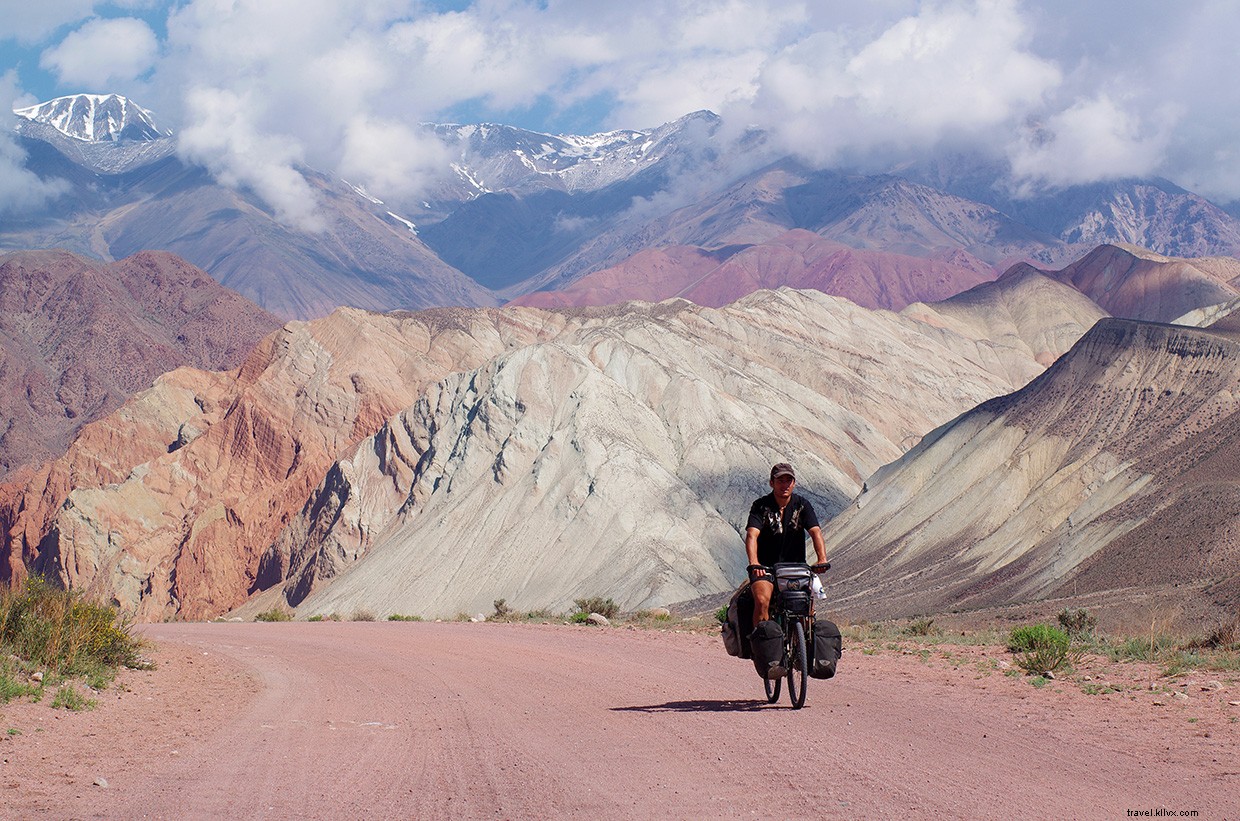 Friends Exploring the World: A Journey Across Mountains, Seas, and Outback