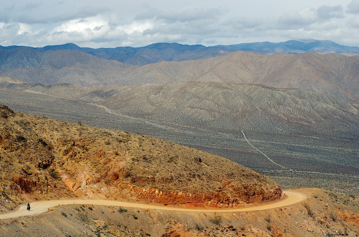 Friends Exploring the World: A Journey Across Mountains, Seas, and Outback
