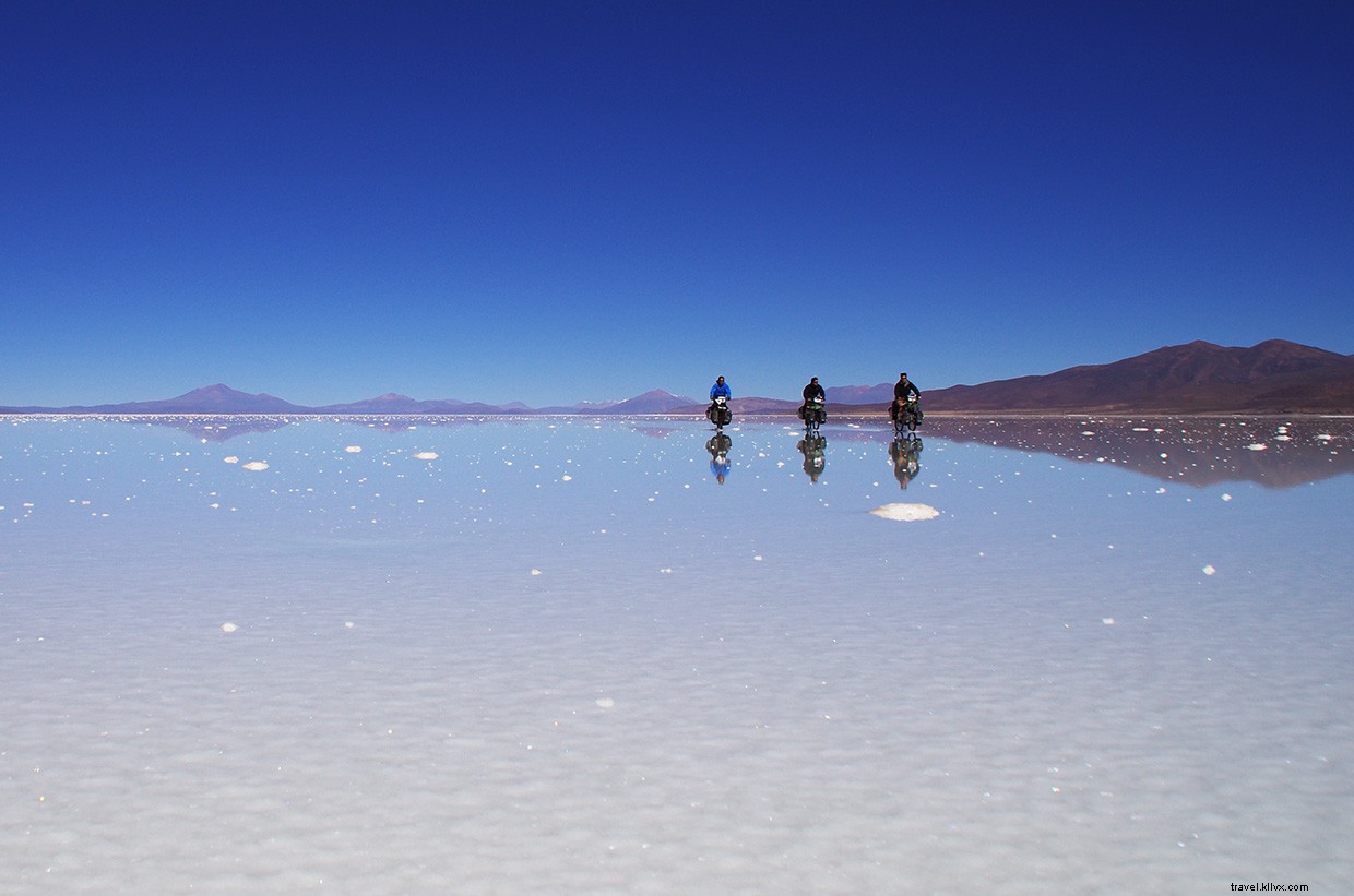 Friends Exploring the World: A Journey Across Mountains, Seas, and Outback