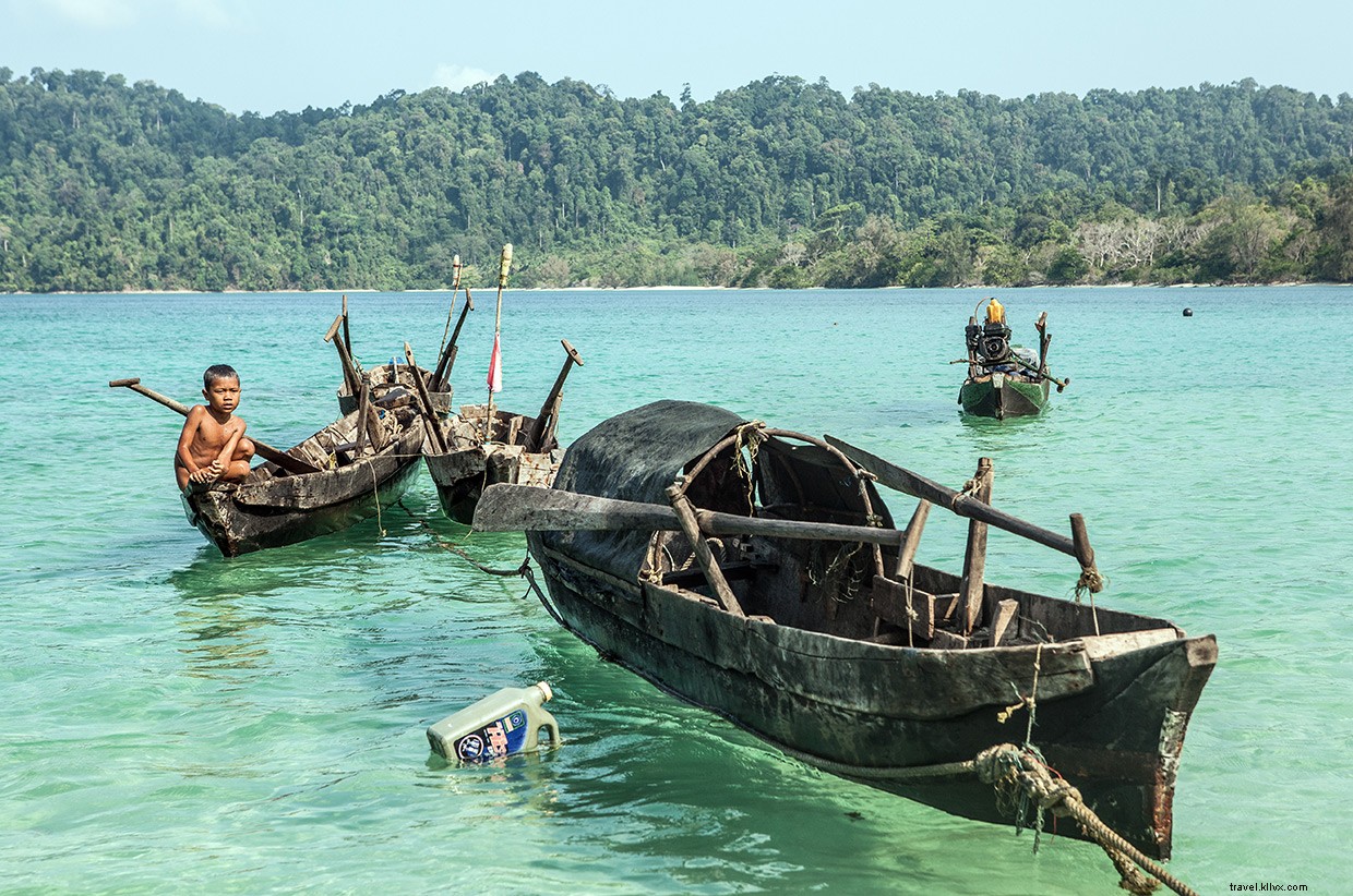 Discovering Mantas and Moken: An Immersive Dive Experience