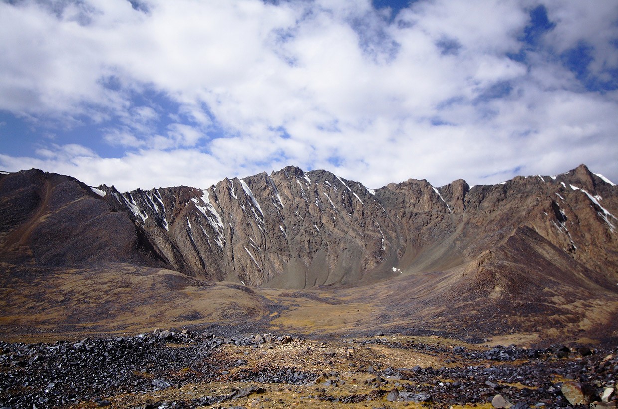 Heavenly Peaks: An Intimate Yurt Sleep at Dawn
