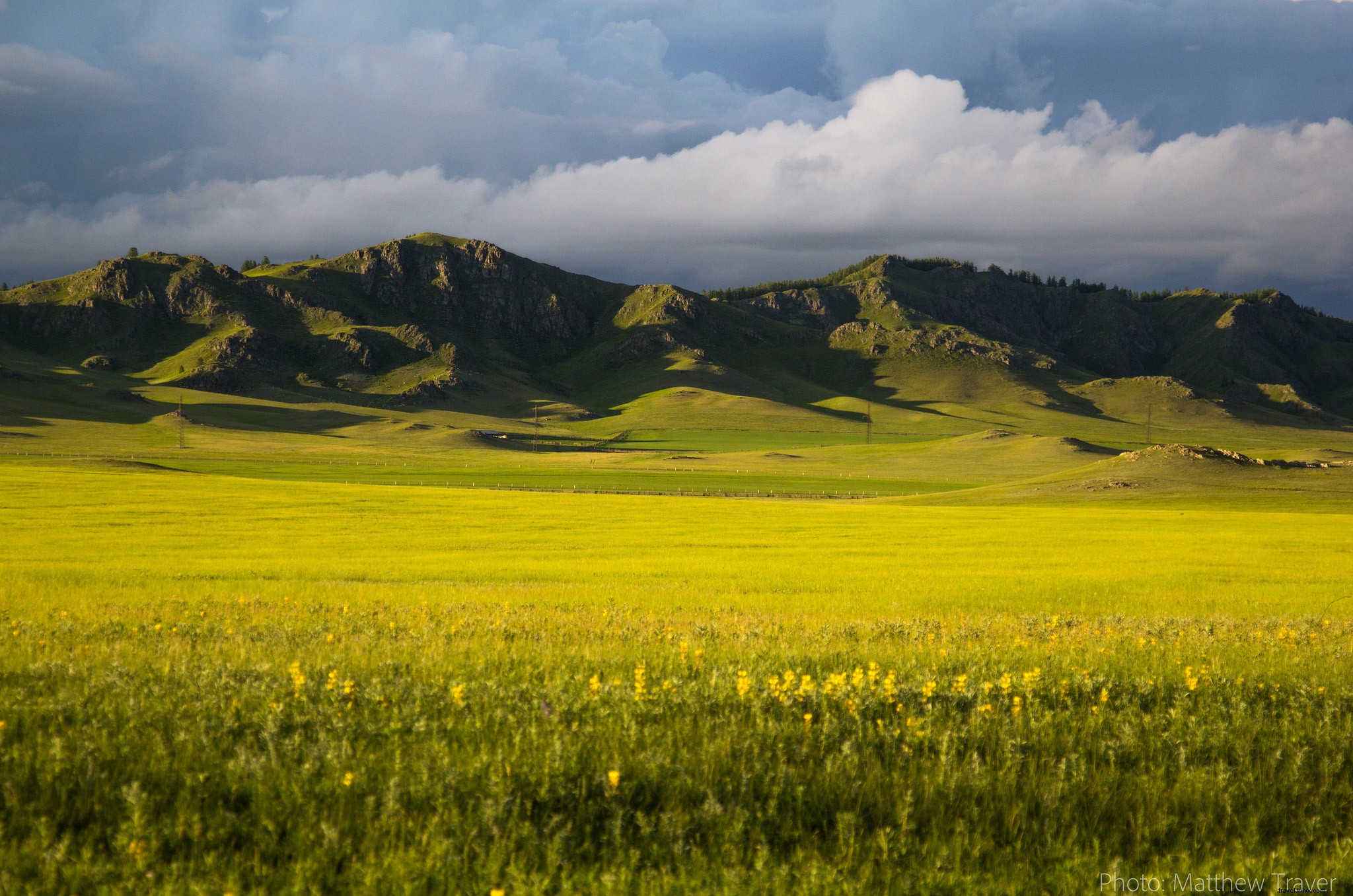 Heavenly Peaks: An Intimate Yurt Sleep at Dawn