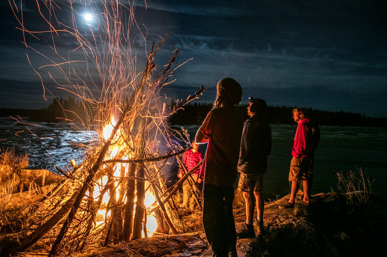 Maniflowba: Autumn Reflections Along the Nelson River