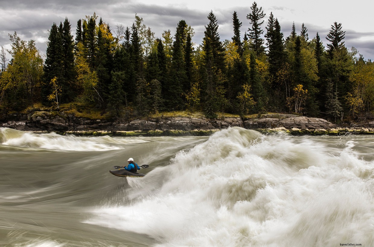 Maniflowba: Autumn Reflections Along the Nelson River