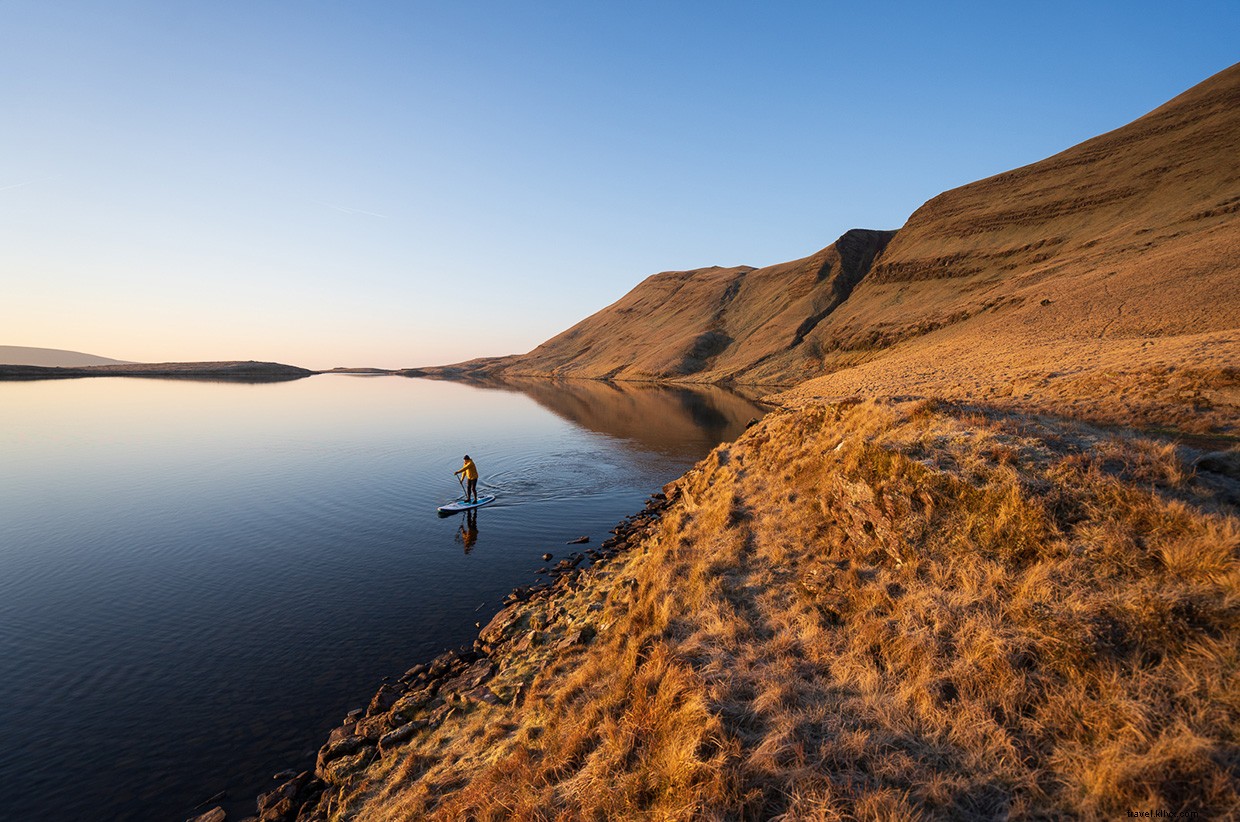 Navigating the Dragon’s Breath: A Frosty Paddleboarding Adventure
