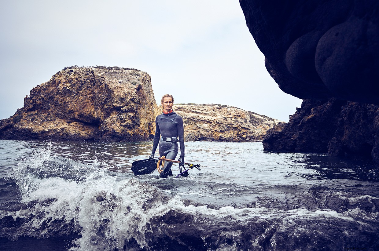 Exploring the Ocean s Depths: A Speargun Adventure in the Pacific