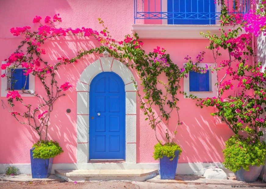 Top 5 Must-Read Greek Novels to Experience the Essence of Greece