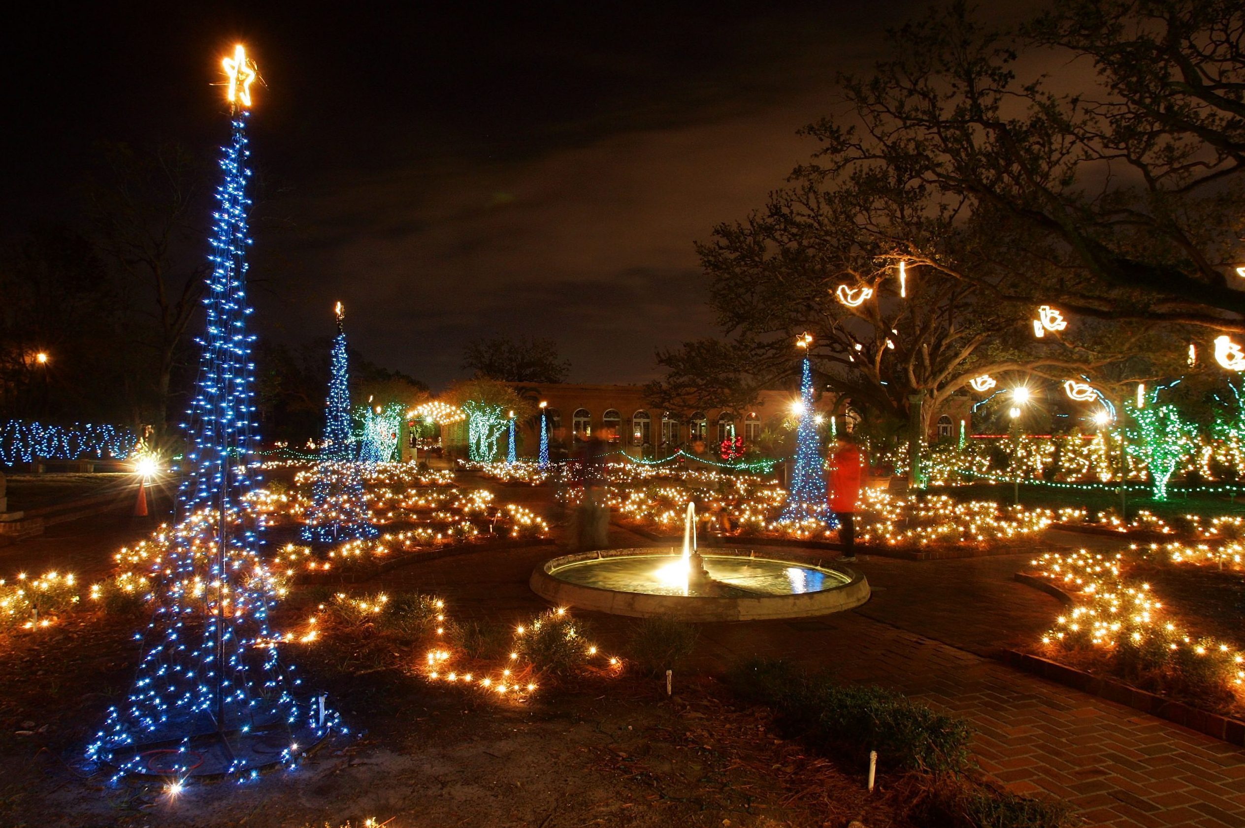43 Unforgettable Christmas Light Shows You Must See This Holiday Season