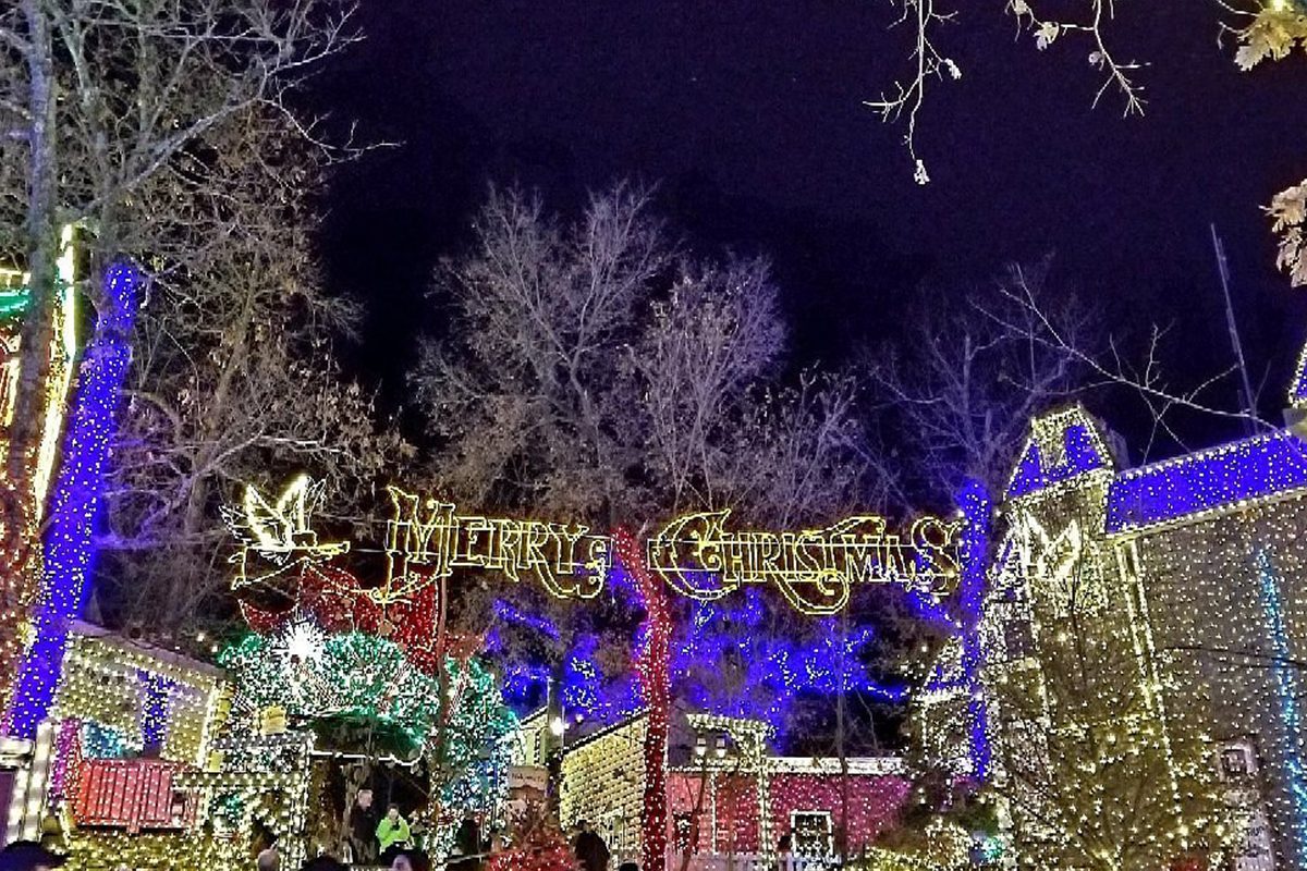 43 Unforgettable Christmas Light Shows You Must See This Holiday Season