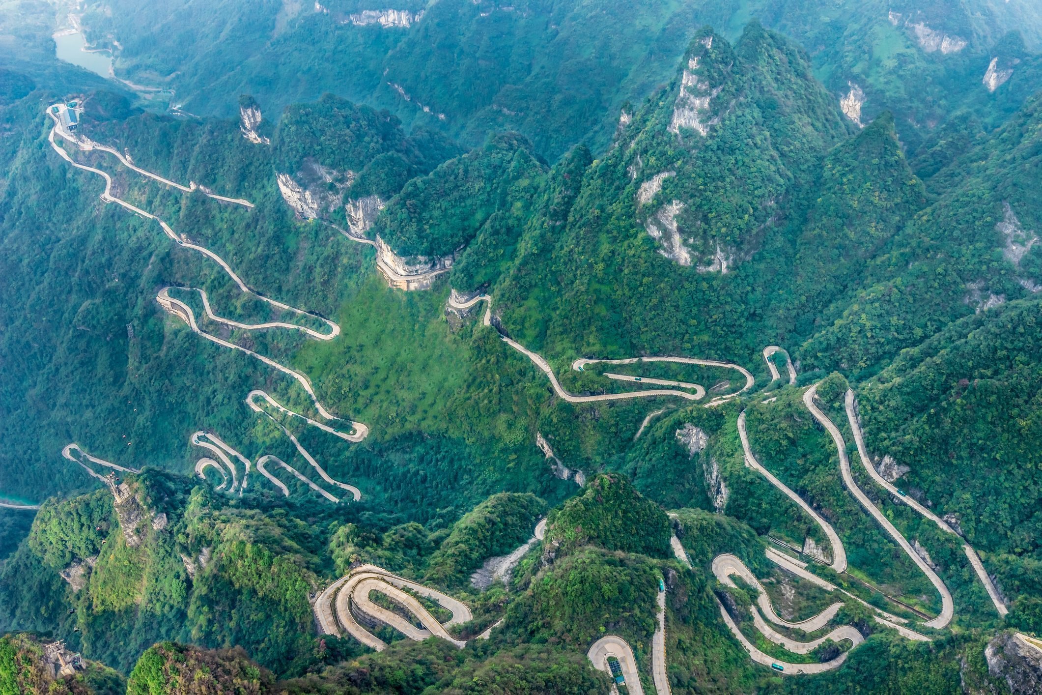 18 Most Treacherous Roads Around the Globe: A Guide for Safe Travel