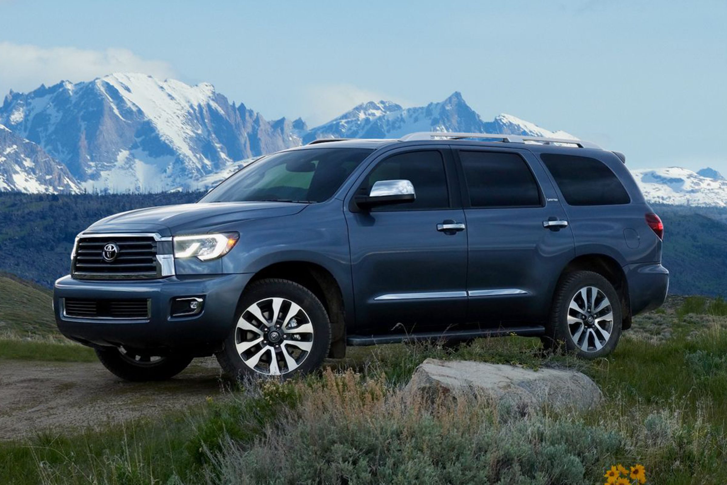 Top 16 Road‑Trip Cars of 2021: Comfort, Style, and Reliability